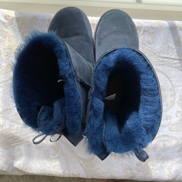 UGG bailey bow boots - Picture 3 of 3